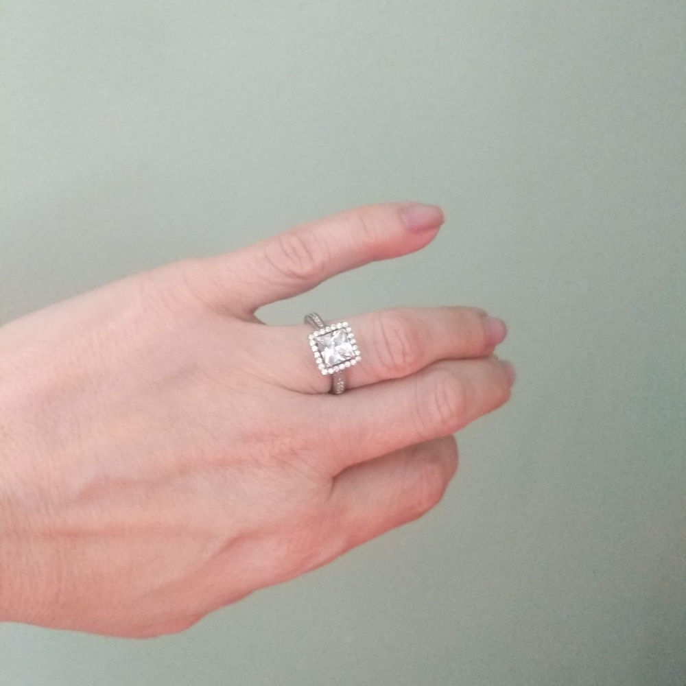 Faux diamond ring - Picture 6 of 7